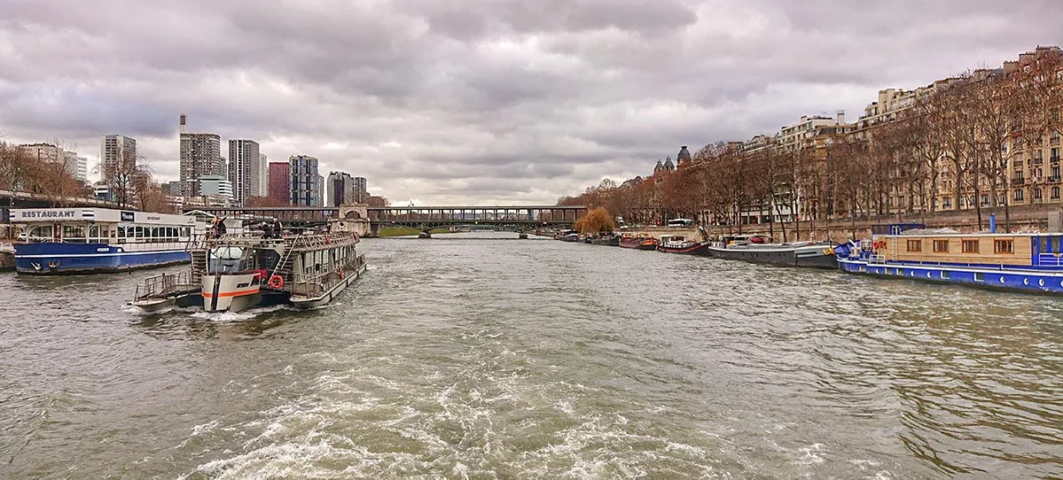 Bateaux Mouches sightseeing boat cruising down the River Seine