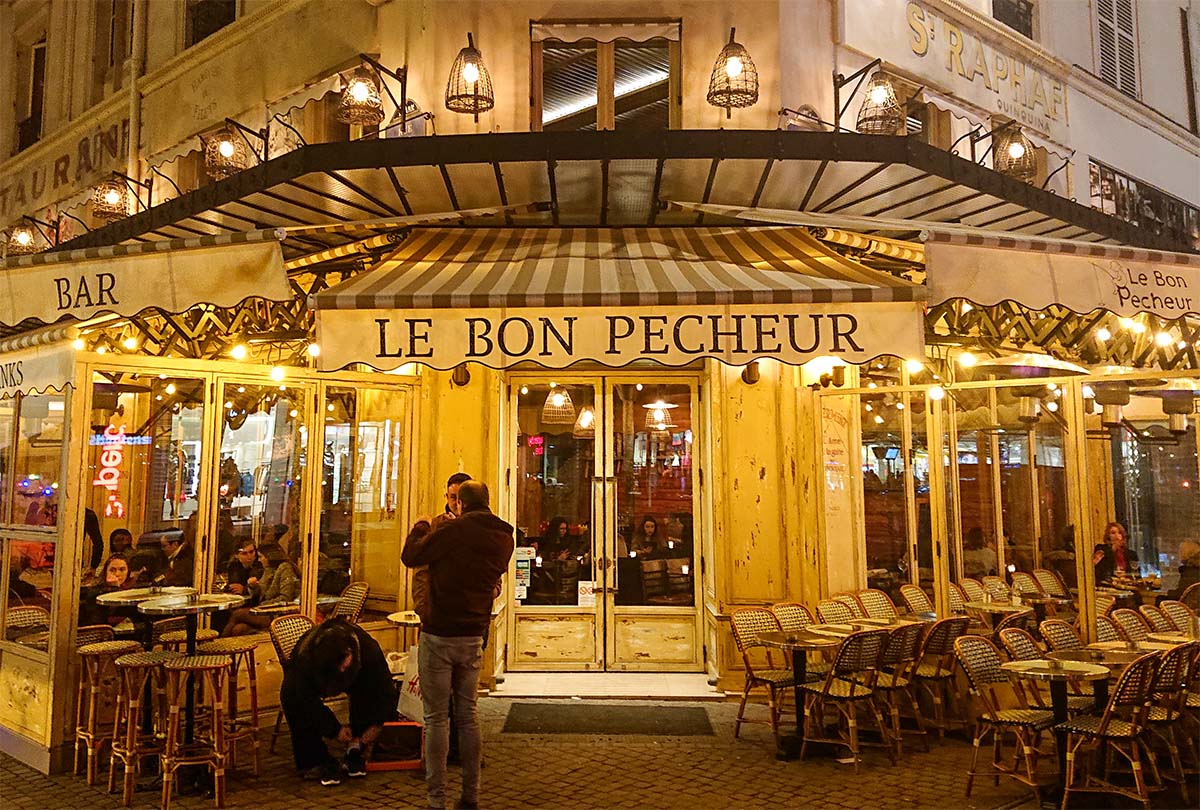 The front of Le Bon Pecheur, a restaurant in Paris