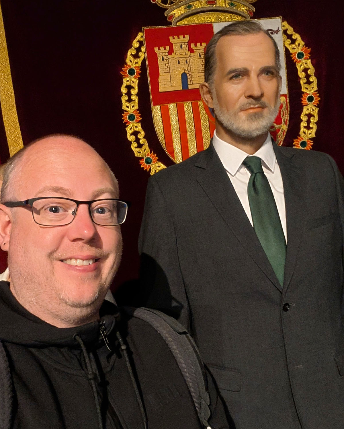Kolyn posing with the King of Spain wax figure at Museo de Cera Madrid