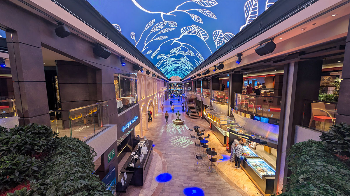 Speciality dining restaurants in the Galleria Virtuosa promenade